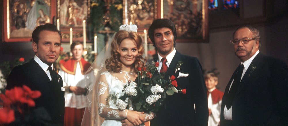 Hochzeitsszene in dem Film "Kinderarzt Dr. Fröhlich"