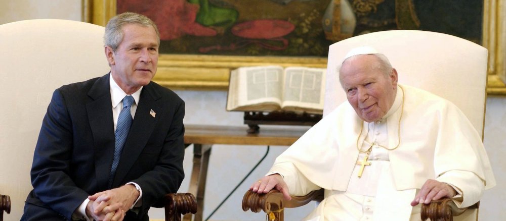 Papst Johannes Paul II. empfängt am Freitag, 4. 6. 2004 im Vatikan US-Präsident George W. Bush zu einer Privataudienz