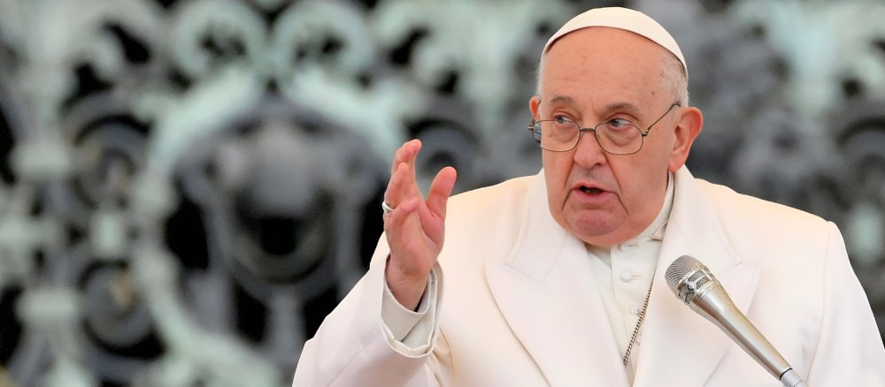 Papst Franziskus hält eine Rede