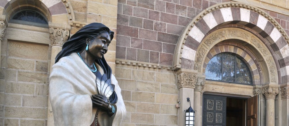 Eine Statue der Indianerin Kateri Tekakwitha