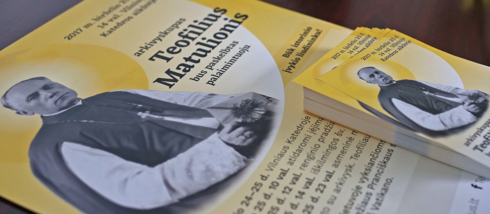 Flyer machen auf die Seligsprechung von Teofilius Matulionis am 25. Juni 2017 aufmerksam