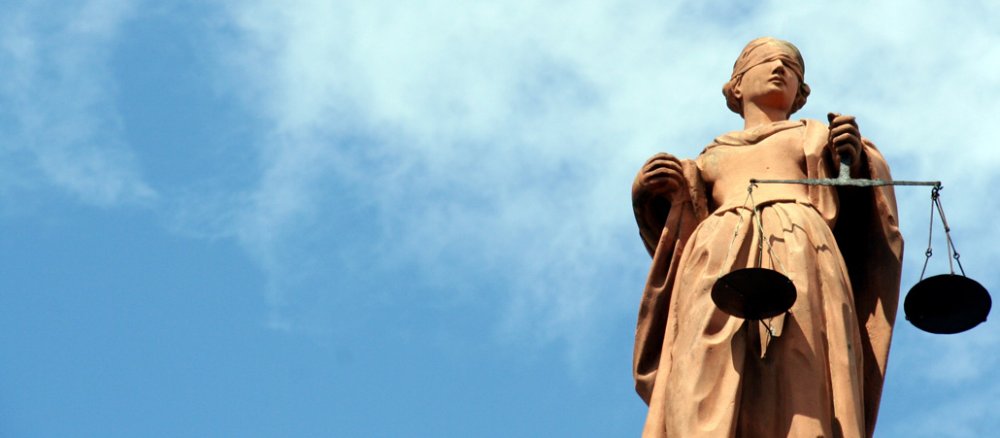 Justitia gilt als die Personifikation der Gerechtigkeit.