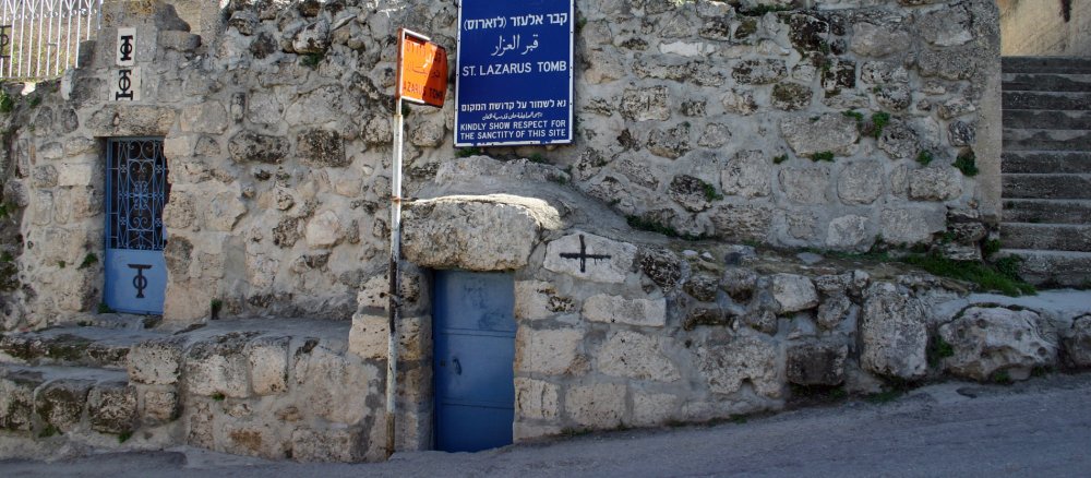Der Eingang des Lazarusgrabs in Bethanien