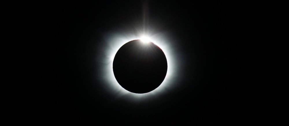 Bild einer totalen Sonnenfinsternis in der Antarktis
