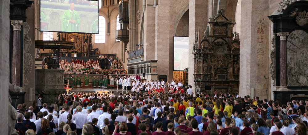 Der Abschlussgottesdienst des Chorfestivals der Pueri Cantores im Trier Dom.
