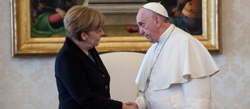 Papst Franziskus empfängt die deutsche Bundeskanzlerin Angela Merkel am 21. Februar 2015 in einer Privataudienz im Vatikan.