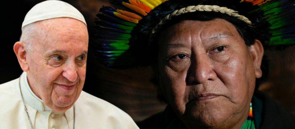 Papst Franziskus und Davi Kopenawa