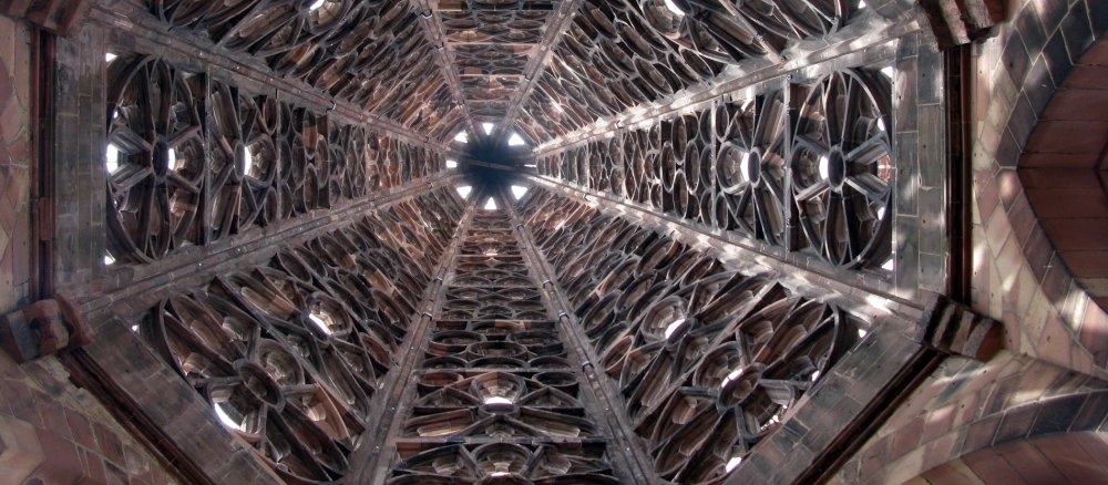 Die Spitze des Freiburger Münsterturms von innen