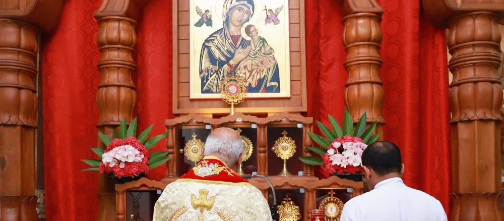 The Grand Archbishop of the Syro-Malabar Church, Cardinal George Alencherry, praying before the altar