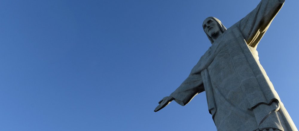 Blick auf die Christusstatue auf dem Berg Corcovado in Rio.