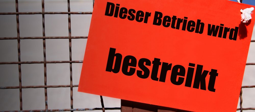 Streikschild am Tor