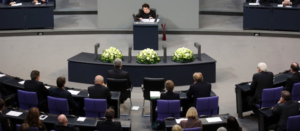 Inge Deutschkron, Überlebende des Holocaust, spricht am 30.01.2013 in Berlin im Bundestag auf einer Gedenkveranstaltung für die Opfer des Nationalsozialismus zu den Abgeordneten und Besuchern.