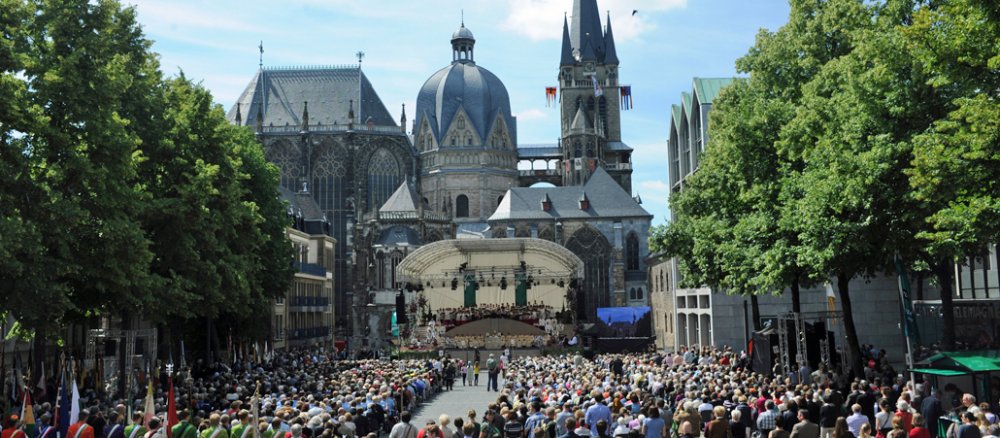 Open-Air-Gottesdienst bei der Heiligtumsfahrt 2014 in Aachen.