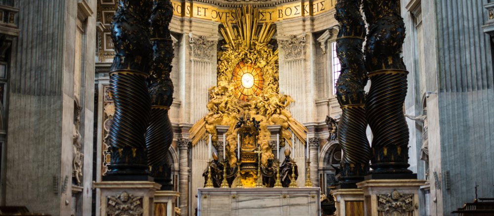 Der Altar des Petersdoms.