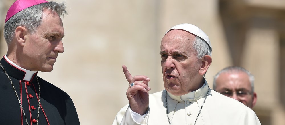 Papst Franziskus und Erzbischof Georg Gänswein