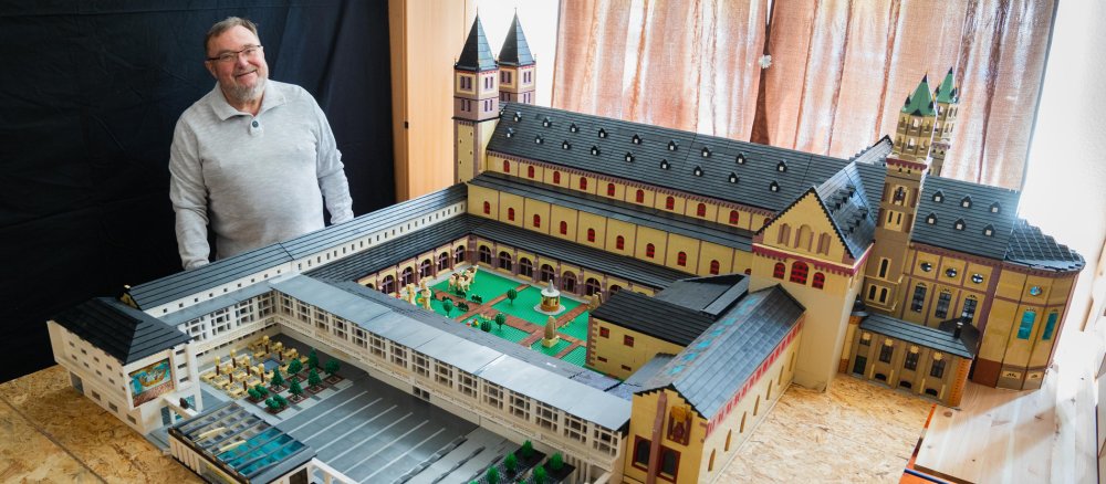 Reinhold Dukat hat den Würzburger Kiliansdom aus Lego nachgebaut