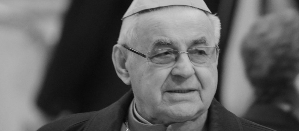 Eine schwarz-weiße Aufnahme des verstorbenen Prager Kardinals Miloslav Vlk