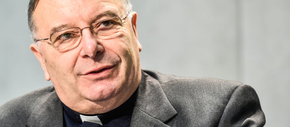 Erzbischof Francesco Montenegro im Porträt.