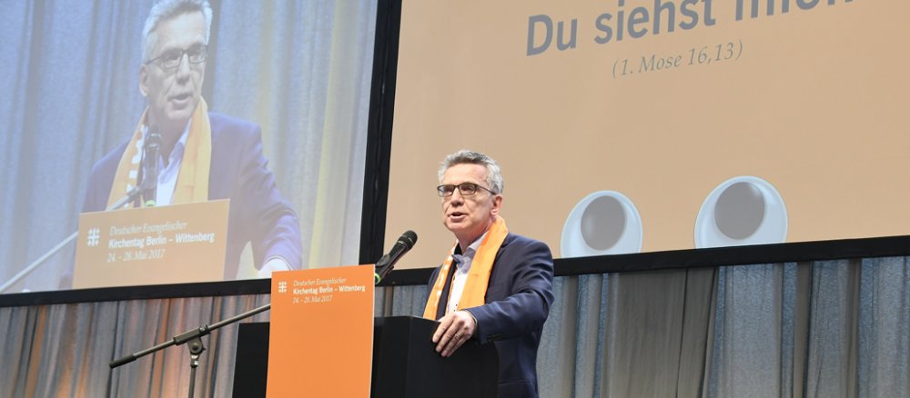 Bundesinnenminister Thomas de Maizière beim Deutschen Evangelischen Kirchentag 2017 in der Messehalle in Berlin.
