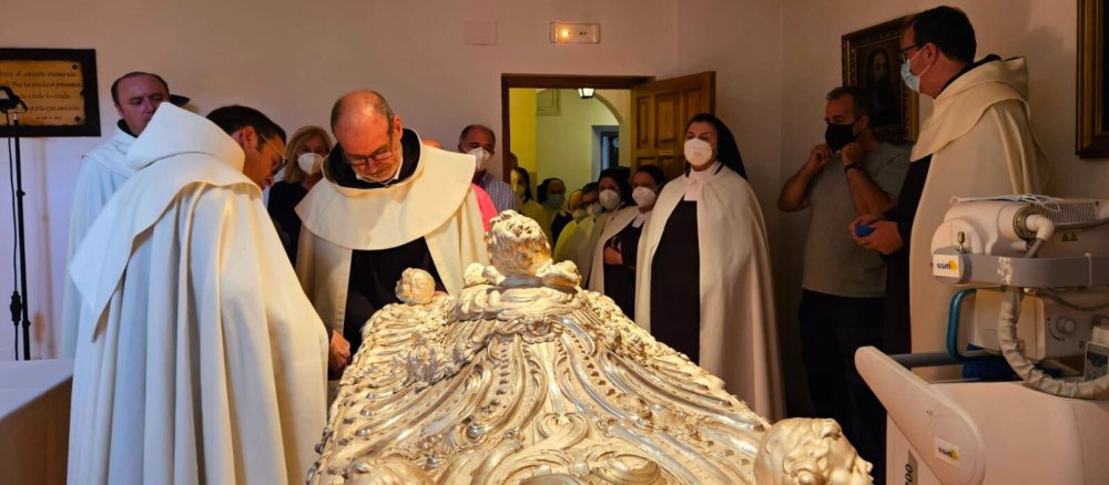Opening of the shrine of St Theresa of Avila