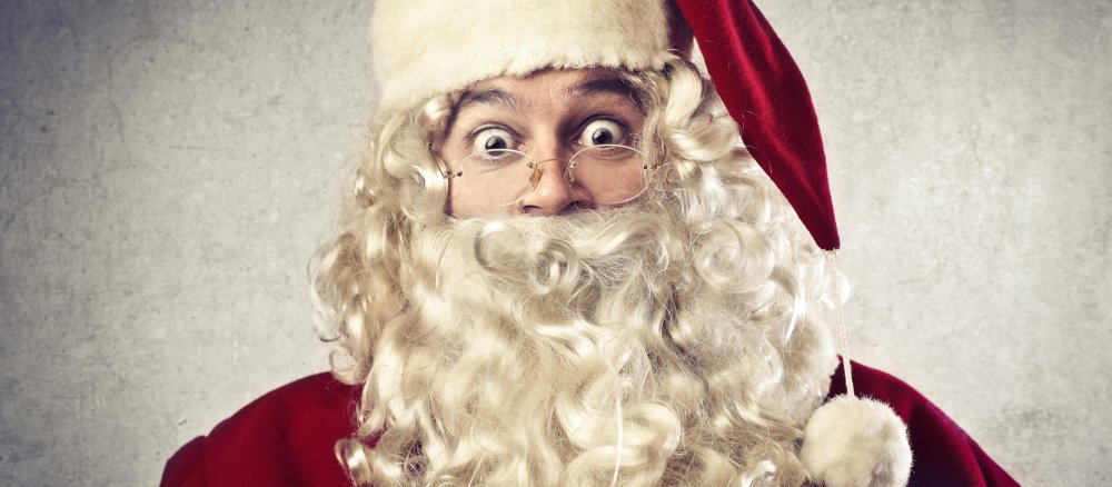 Ein überrascht dreinblickender Weihnachtsmann.