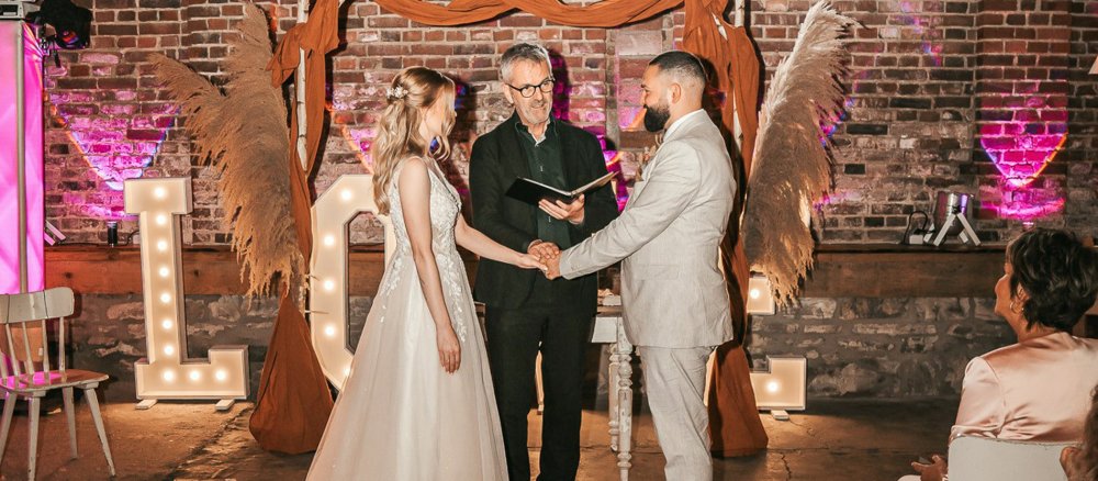 Thomas Frings at a free wedding ceremony