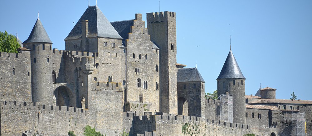 Nordwestansicht der Festung von Carcassonne in Frankreich.