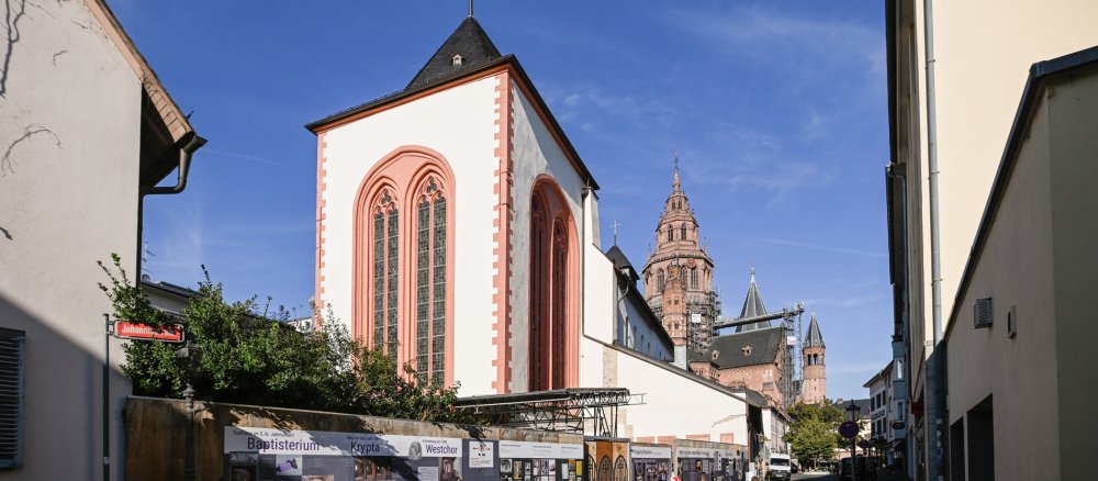 Die "Alter Dom" genannte Johanniskirche in Mainz vor dem Mainzer Dom