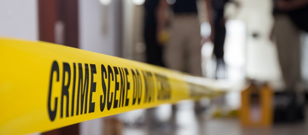 Ein Absperrband mit der Aufschrift "Crime Scene".