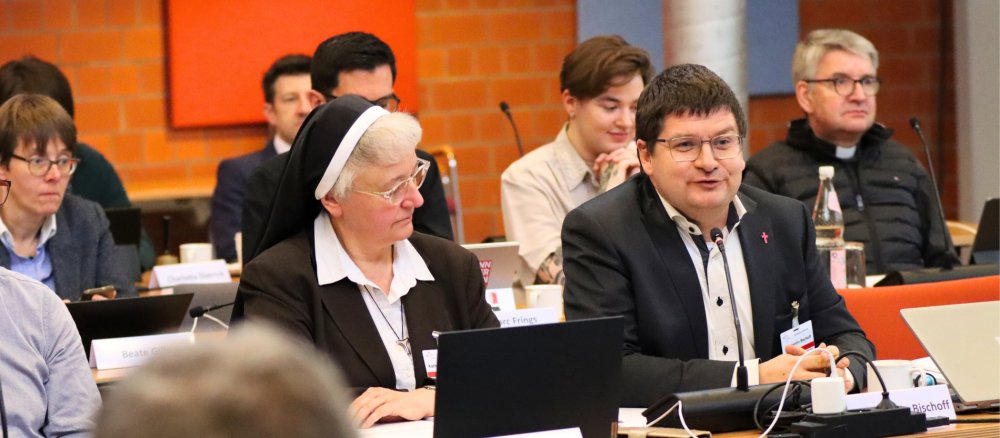 Die Synodalen Schwester Katharina Kluitmann und Konstantin Bischoff haben die geistliche Begleitung übernommen