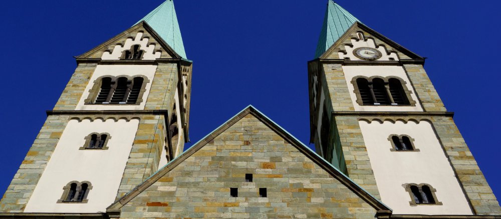 Die zwei Türme der Werler Wallfahrtsbasilika.