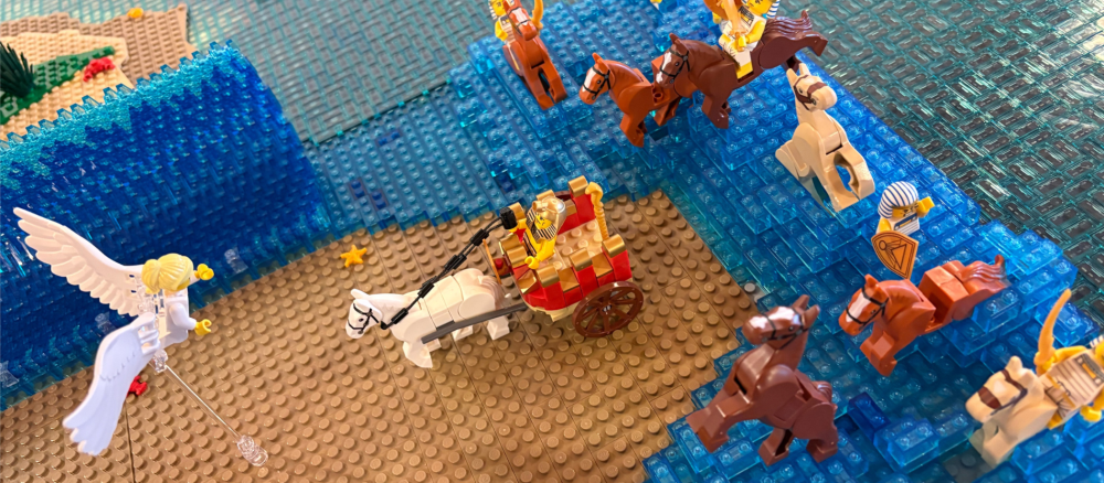 Lego Ausstellung von Pfarrer Thomas Elbert zeigt die Szene aus dem 2. Buch Mose, Kapitel 14