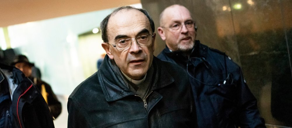 Kardinal Philippe Barbarin, Erzbischof von Lyon, auf dem Weg in den Gerichtssaal