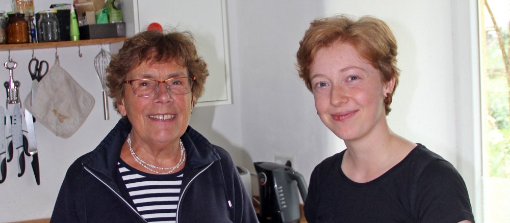 Irmgard und Mirjam Michalek im Gespräch.