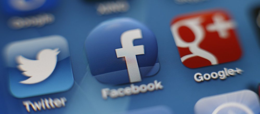 Verschiedene Social Media-Apps auf einem iPhone.