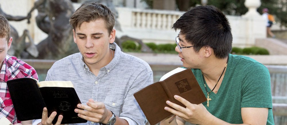 Zwei FOCUS-Studenten