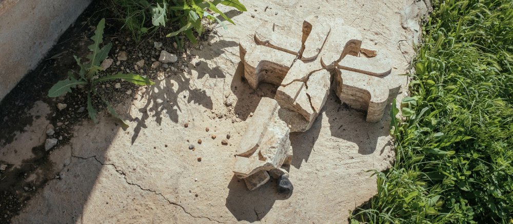 Destroyed cross in Karakosh