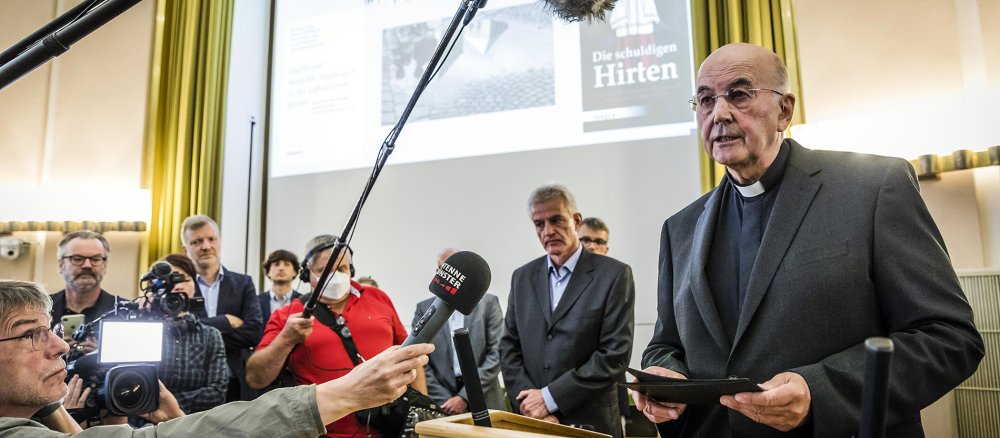 Münsters Bischof Felix Genn bei seiner ersten Stellungnahme nach der Vorstellung des Gutachtens
