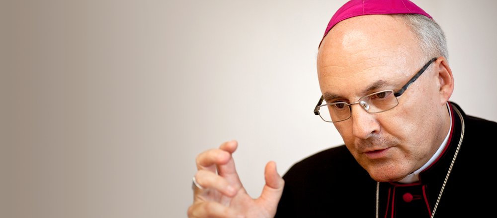 Der Regensburger Bischof Rudolf Voderholzer während eines Interviews in Regensburg am 21. Juli 2016.