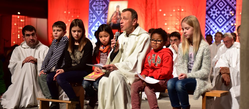 Taize-Eröffnungsgebet in Riga mit Frere Alois