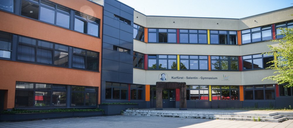 Haupteingang des Kurfürst-Salentin-Gymnasiums in Andernach