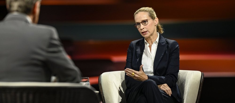 Frauke Brosius-Gersdorf spricht in einem TV-Studio