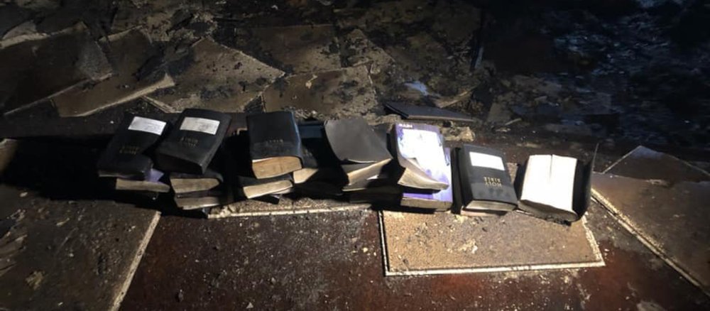 Die Bibeln haben einen Brand in Grandview (West Virginia) überlebt.