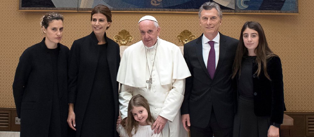 Papst Franziskus empfängt den argentinischen Präsidenten Mauricio Macri mit dessen Familie.