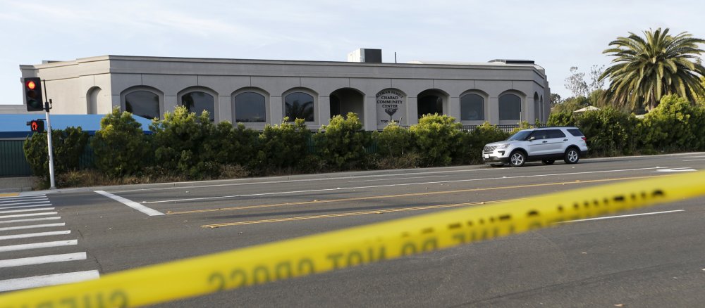 Synagoge von Poway im US-Bundesstaat Kalifornien, im Vordergrund ein Absperrband