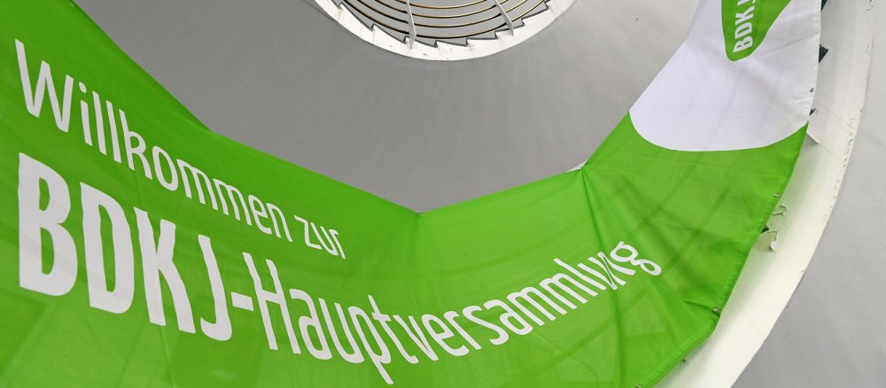 Banner mit der Aufschrift "BDKJ-Hauptversammlung"