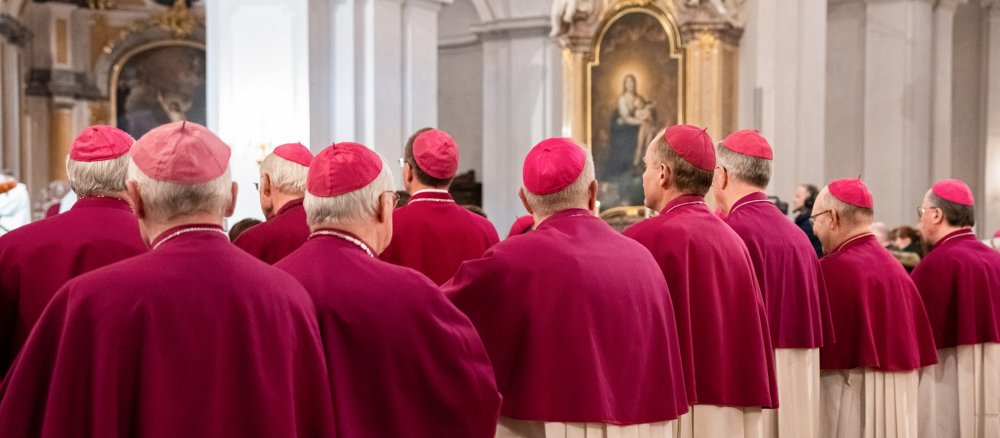 Bischöfe beim Eröffnungsgottesdienst der Frühjahrsvollversammlung der Deutschen Bischofskonferenz (DBK) in der Kathedrale Sanctissimae Trinitatis in Dresden