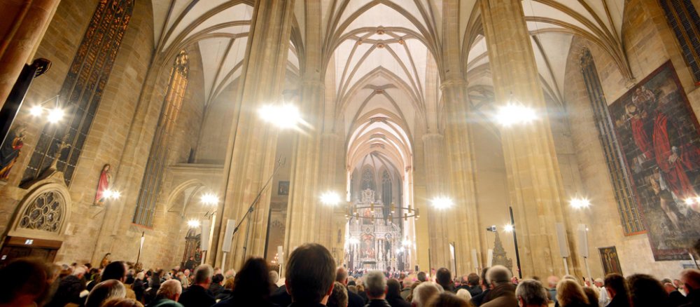 Der Erfurter Dom während eines Gottesdienstes.