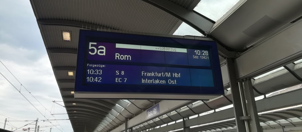 Per Sonderzug reisen die Ministranten aus dem Bistum Mainz nach Rom.