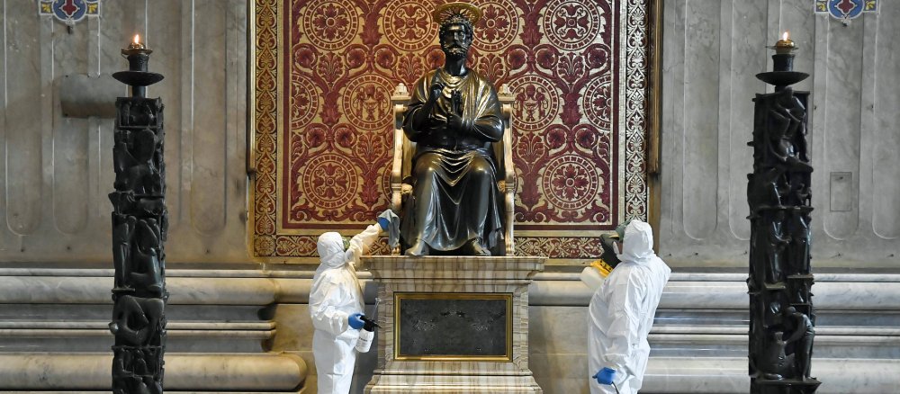 Desinfektion im Petersdom